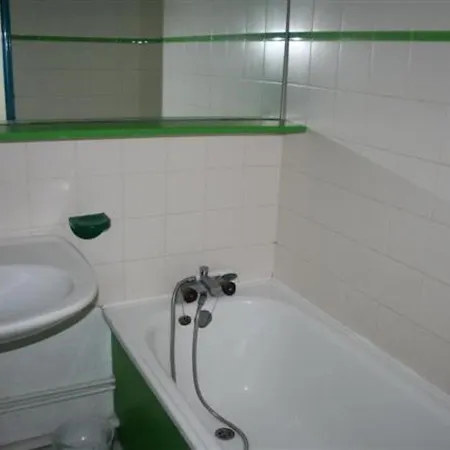 4 Pers - - Piscine, Parkings, Terrains De Sport, Fitness - Fr-1-195-25 *